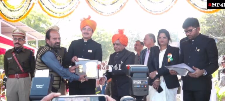 Nemawar Ki News: CMO Nagar Parishad Nemawar honored for excellent service