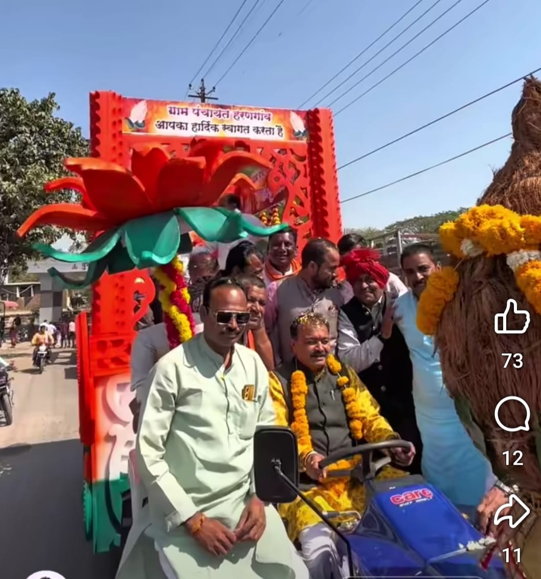 Khategaon News: Aadarsh ​​Gram Panchayat Aajnas's tableau stood first