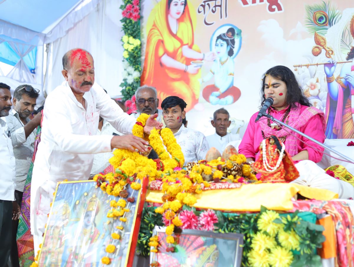 Khategaon News: When there is God's grace, then we meet the Guru, and when there is Guru's grace, then we meet God: Rasikanandan