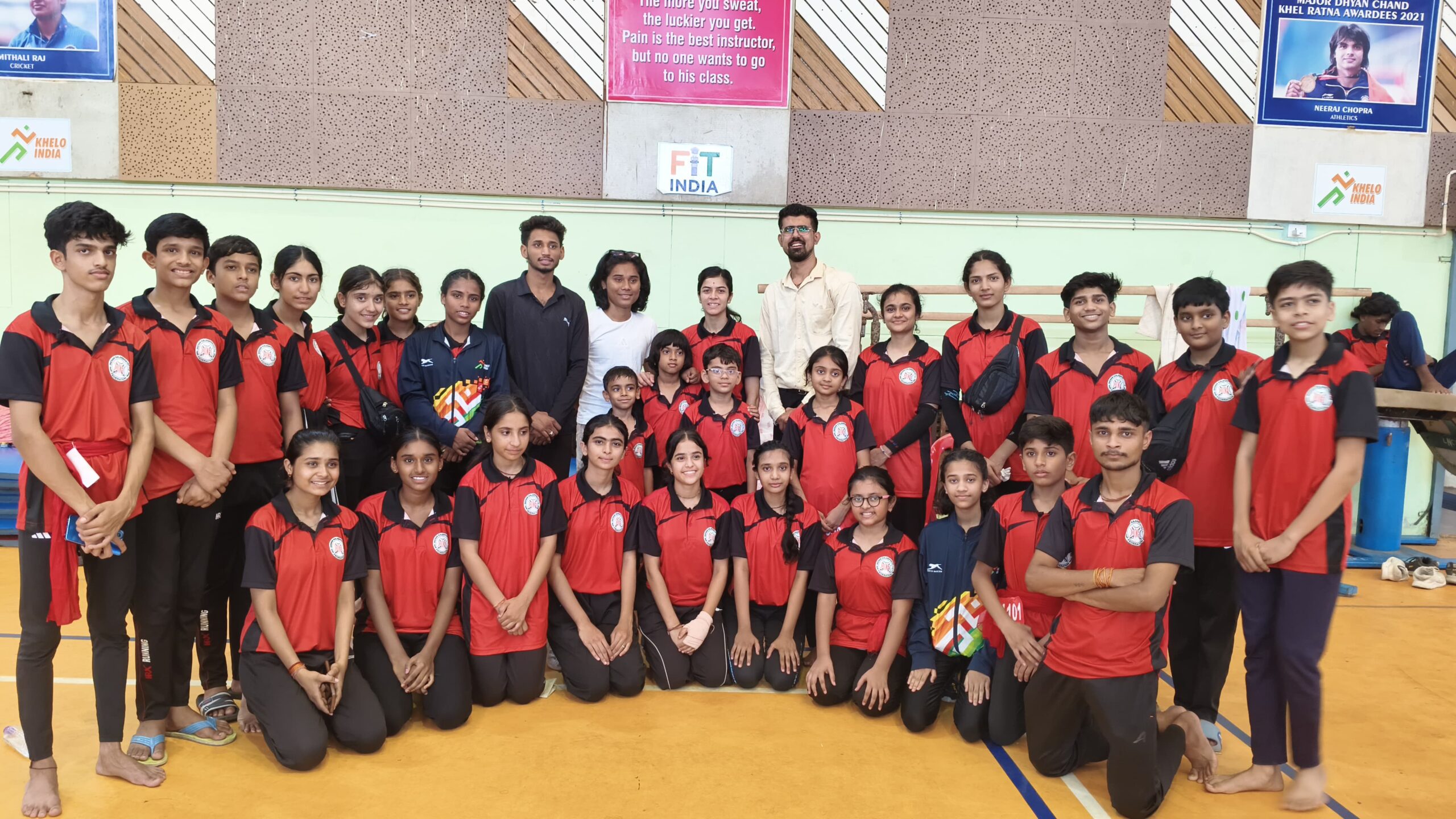 Khategaon Ki News: Children of digital school are bringing glory to their area by leaving the pleasures of coolers and ACs in summer